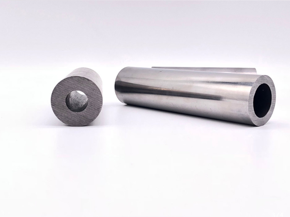 Tubes sans soudure en acier allié