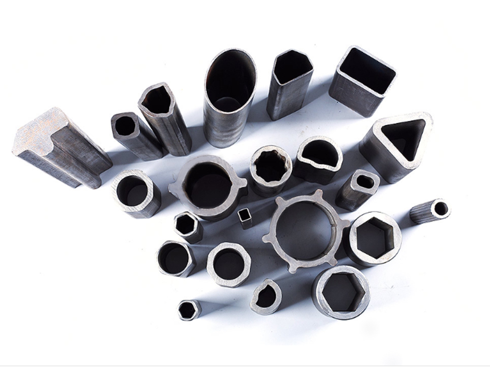Tubes en acier au carbone de forme spéciale