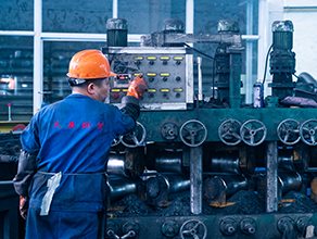 Différences essentielles et Guide de sélection entre les Tubes en acier allié sans soudure et les Tubes en acier au carbone sans soudure